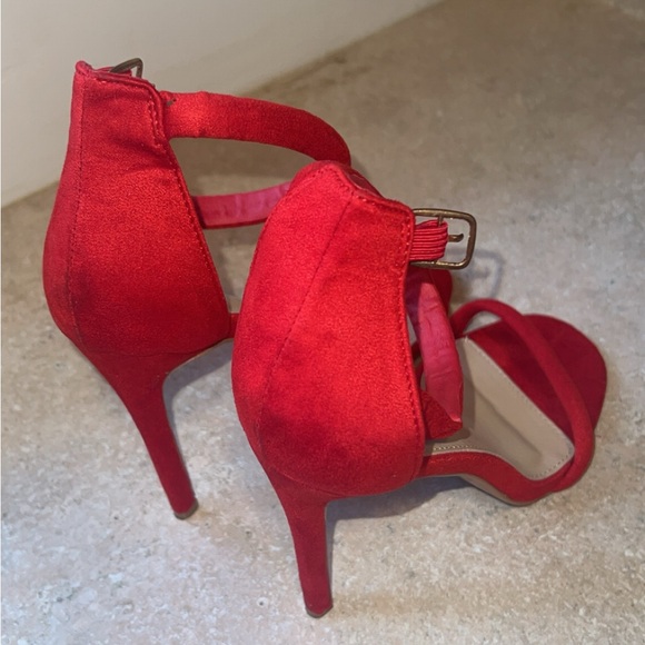 Red Heels - Picture 3 of 3
